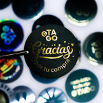 Sticker UV con acabado dorado metálico
