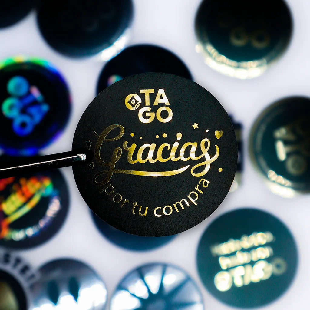 Sticker UV con acabado dorado metálico
