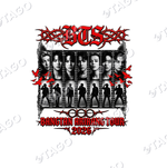 Diseño de polera Arirang Tour: BTS en letras góticas rojas, la tira de fotos de los siete integrantes y Bangtan Arirang Tour 2026