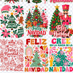 Acercamiento de la lámina Feliz Navidad: Santa Alegre y Brillante con flores de Pascua, árboles con jengibre y regalos, cascanueces rosado, Feliz Navidad en trazo rojo, FELIZ NAVIDAD retro y CREE en la magia de la Navidad