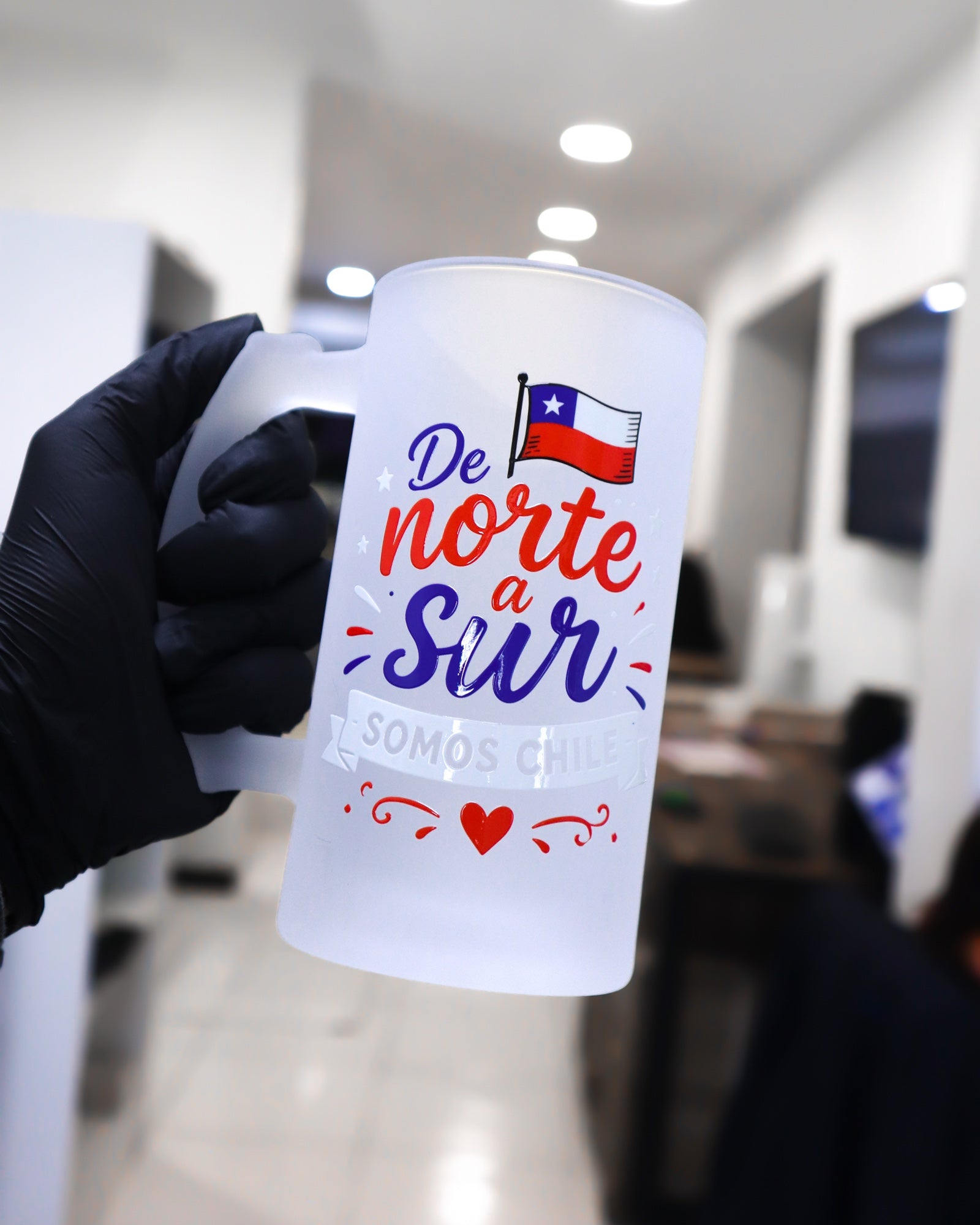 Shopero esmerilado con el diseño De norte a sur ya aplicado