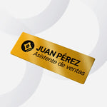 Identificador personalizado con nombre, cargo y logo