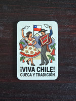 Imán de cueca con la pareja bailando y la frase Viva Chile, cueca y tradición