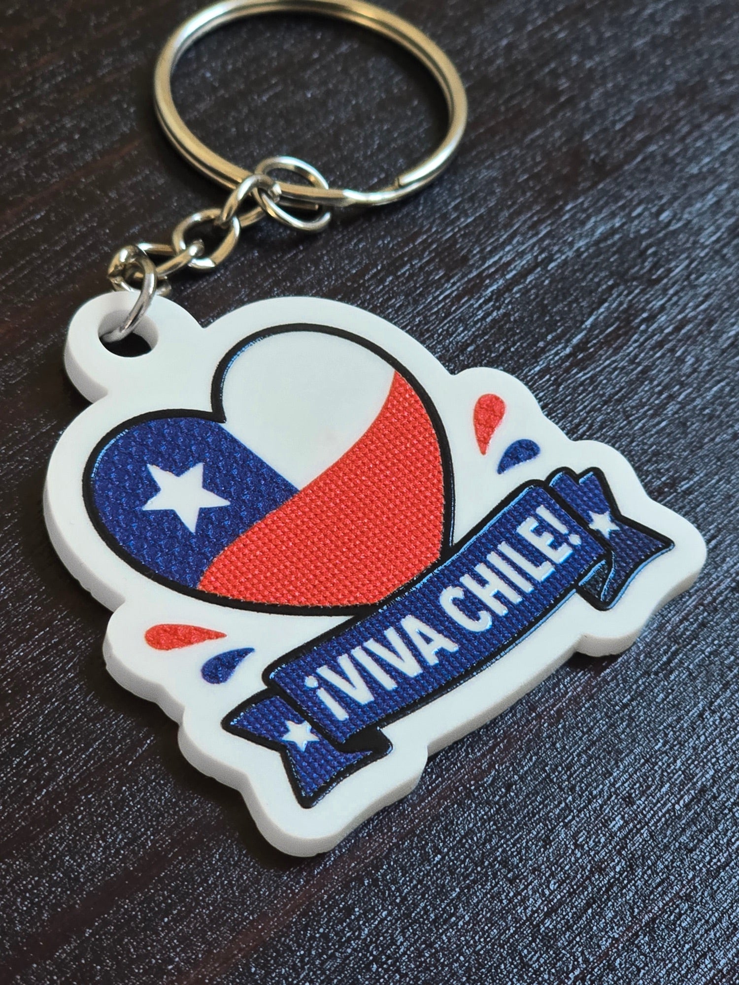 Llavero de corazón con la bandera de Chile y la banda Viva Chile