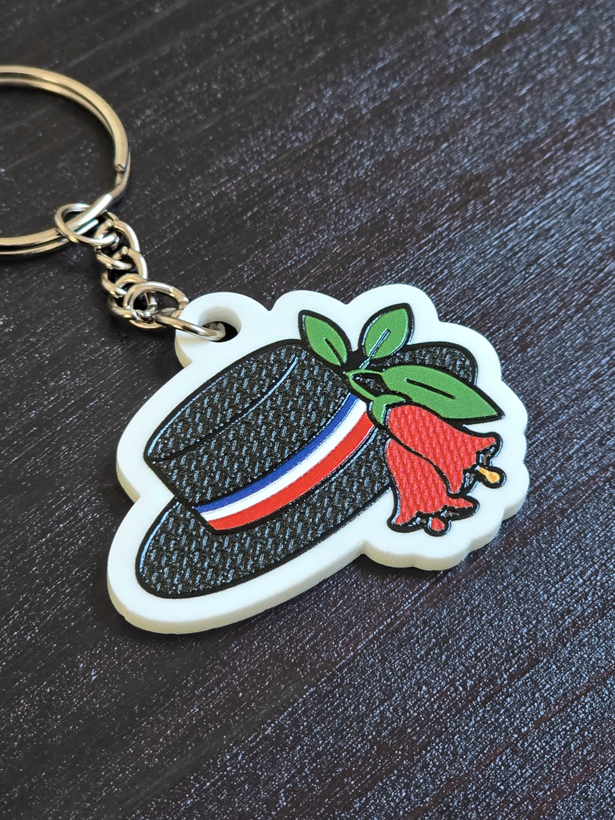 Llavero de sombrero de huaso con cinta tricolor y copihue