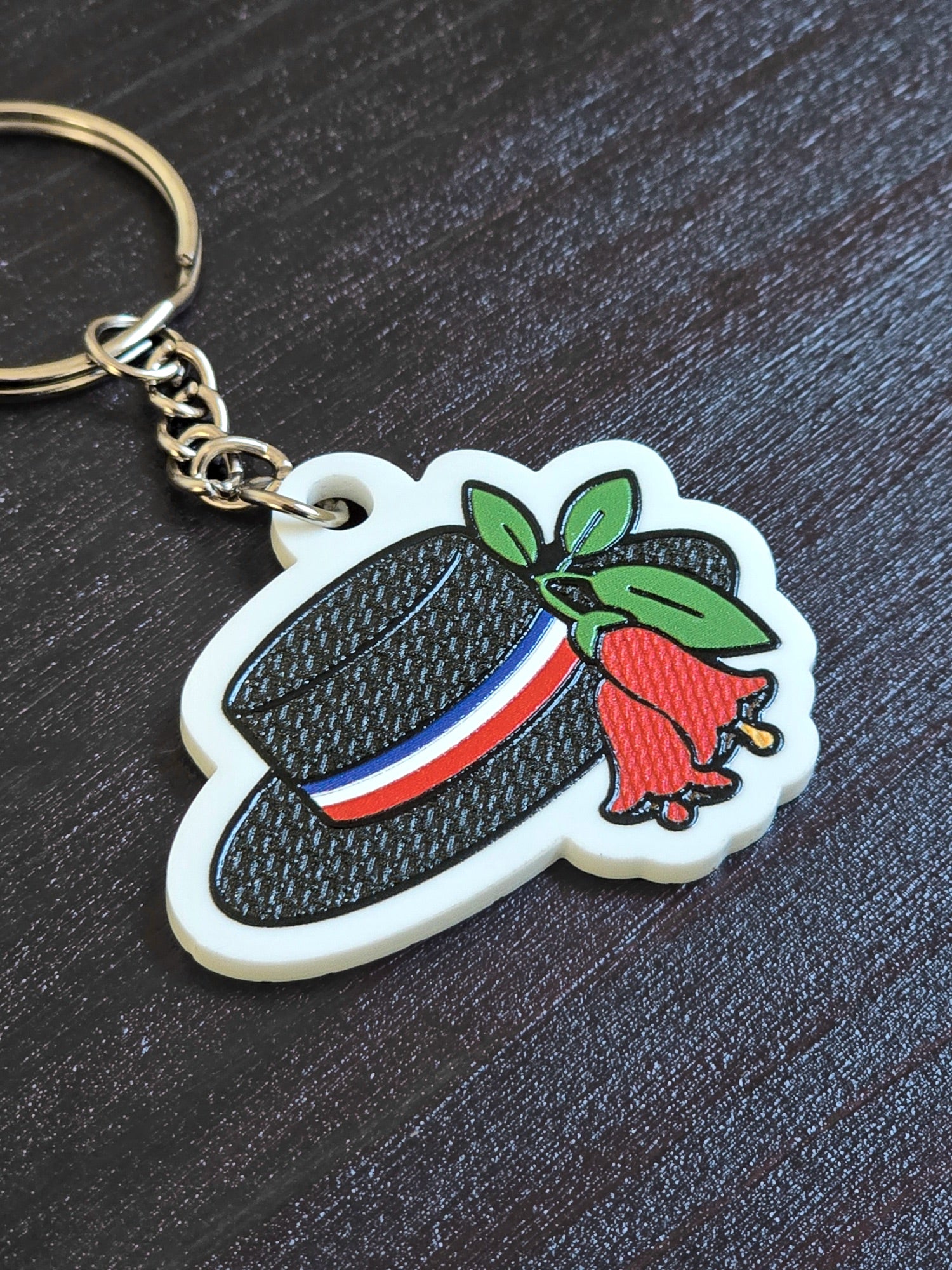 Llavero de sombrero de huaso con cinta tricolor y copihue