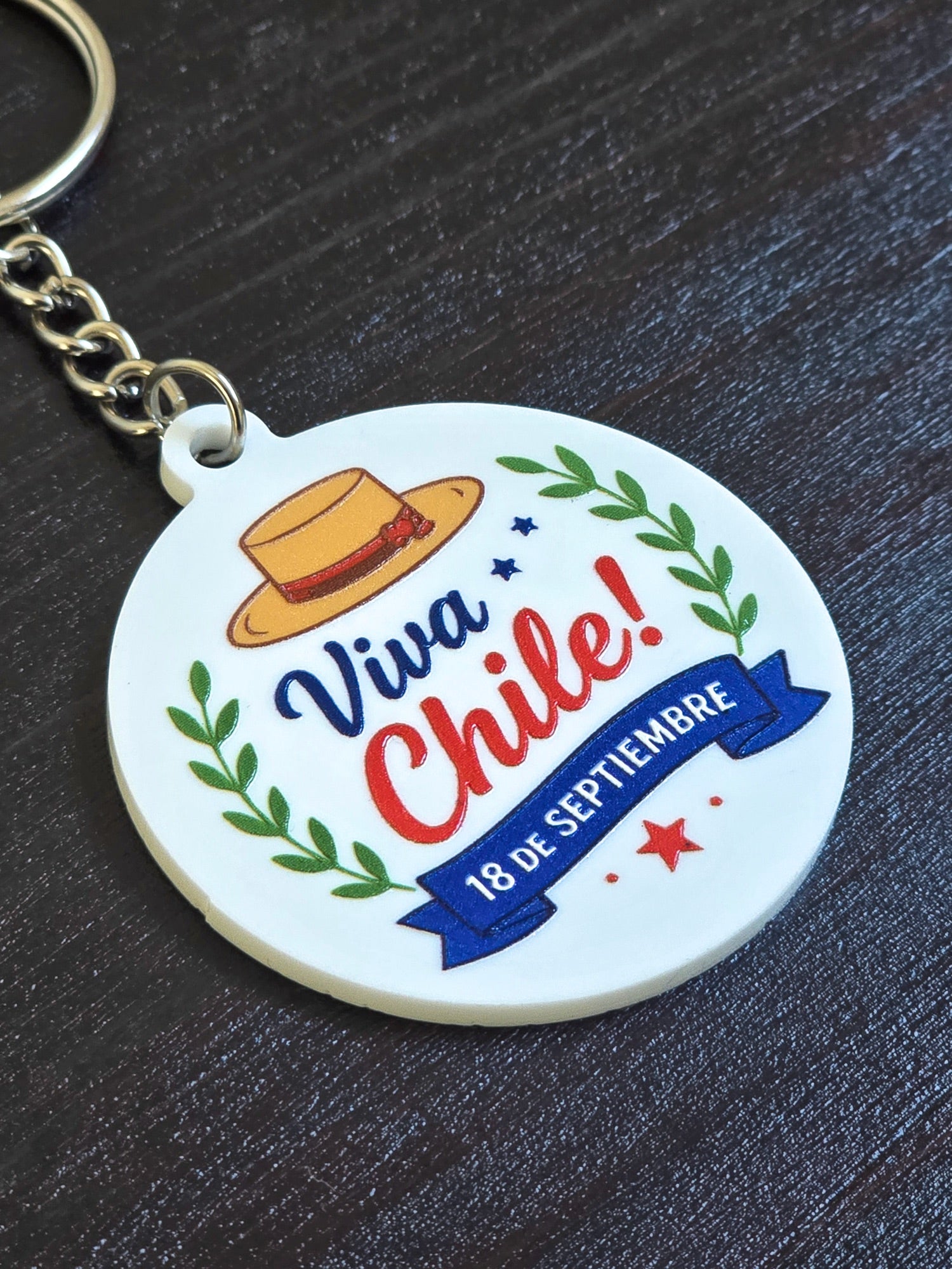 Llavero redondo Viva Chile con sombrero y la cinta del 18 de septiembre