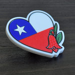 Pin de corazón con la bandera de Chile y un copihue