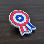 Pin de escarapela chilena en acrílico texturizado