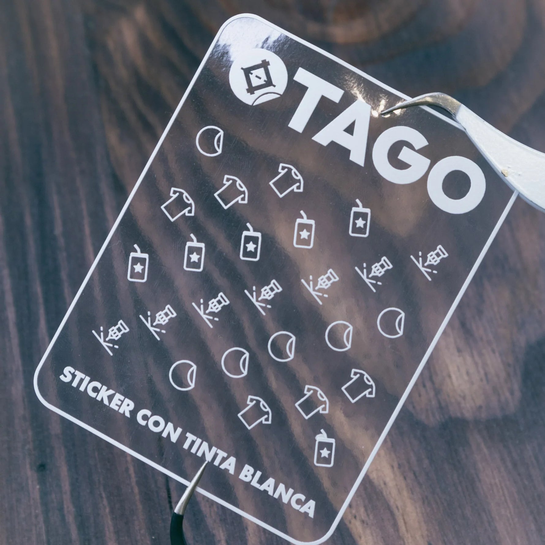 Sticker UV con tinta blanca sobre PVC transparente